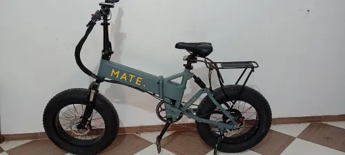 Vélo électrique pliable MATE Avec chargeur pro