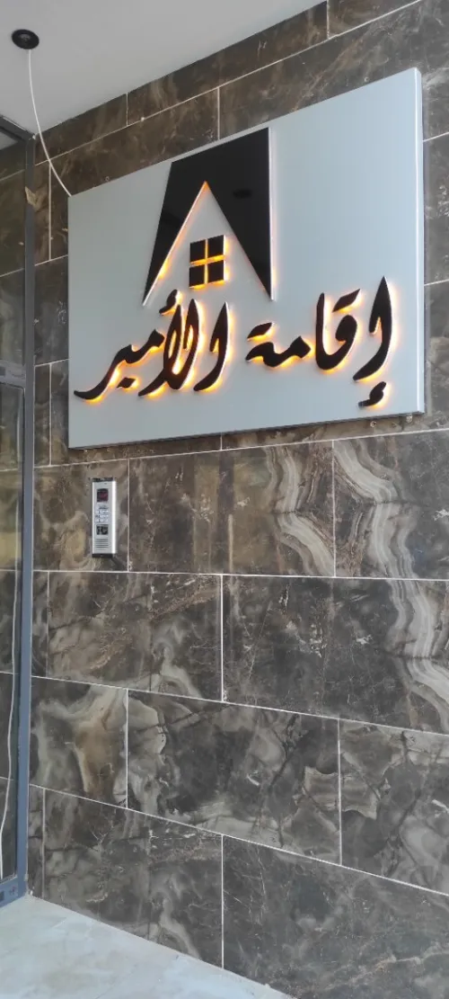 Totems Publicitaires, Signalétique Extérieure et Habillage Vitrine