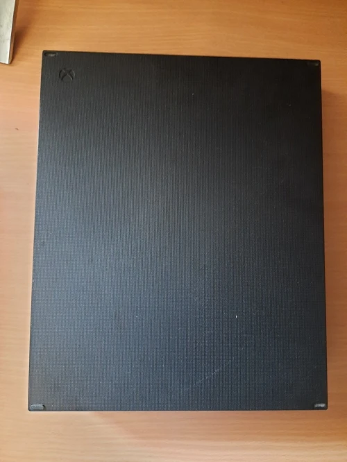 XBOX ONE X 1 TB + 3 MANETTES 