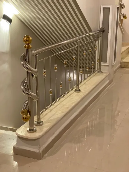 Rampe d'escalier en inox garde corps en inox et verre cabine de douche moderne