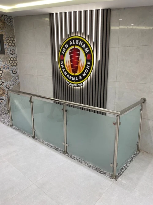 Rampe d'escalier en inox garde corps en inox et verre cabine de douche moderne