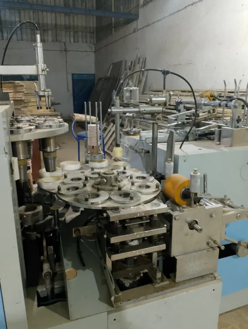 Machine de gobelet . Jbz12