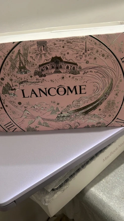 Divers parfums de luxe