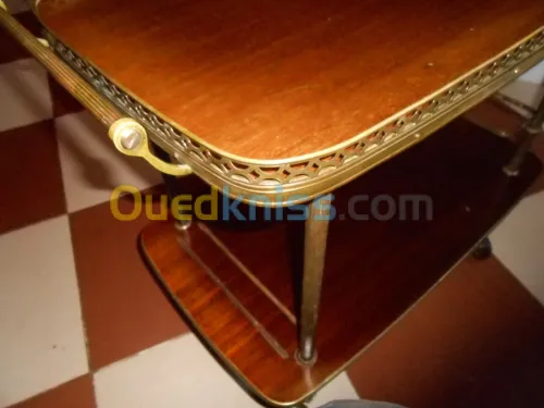 TABLE DESSERTE A ROULETTES
