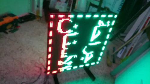 PANNEAUX LED POUR MÉDECINS. LABORATOIRES  ET PHARMACIE