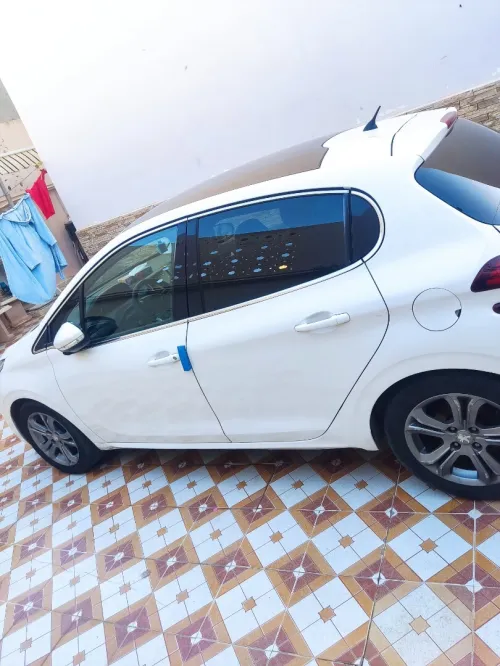 Peugeot 208 2015 Allure