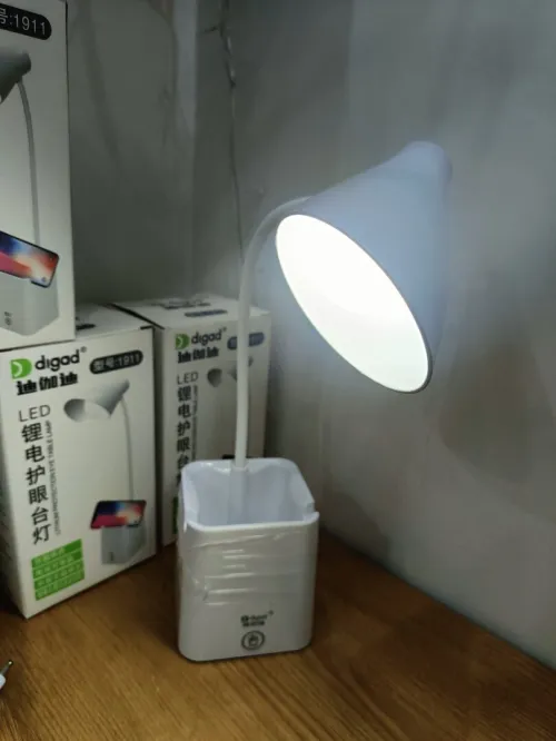 Lampe de bureau rechargeable avec support smartphone et porte stylos