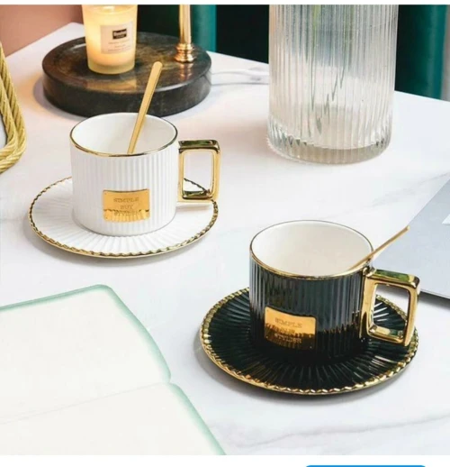 Tasse mug de café avec sous tasse en céramique classique