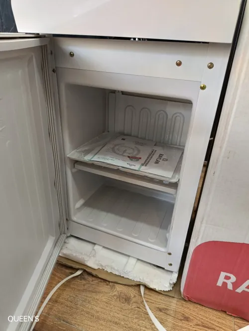 RAYLAN Distributeur fontaine d'eau fraîche avec mini réfrigérateur Blanc