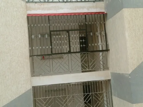 Barroudage et porte en fer forgé 