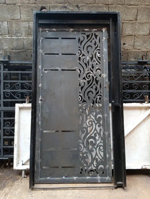 Barroudage et porte en fer forgé 