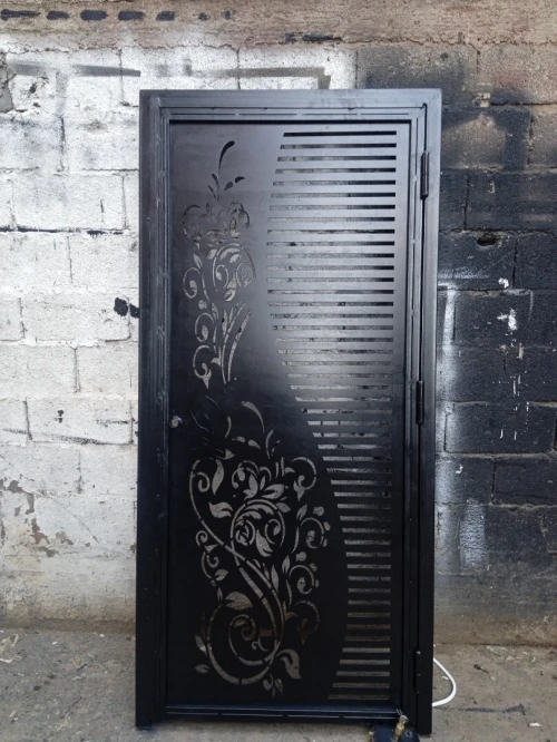 Barroudage et porte en fer forgé 