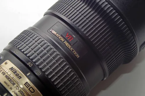 Nikon 70-200 f2.8 G VR avec bouchon avant arrière