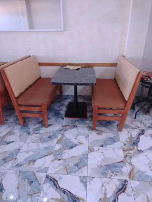 Vente équipement de restaurant  tables et chaises incluses