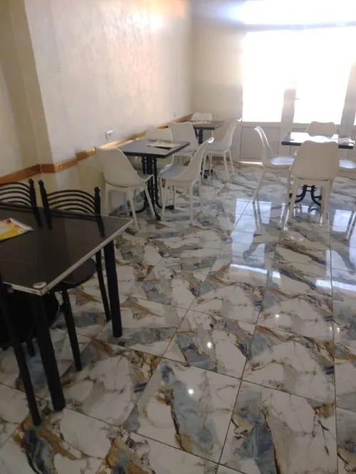 Vente équipement de restaurant  tables et chaises incluses