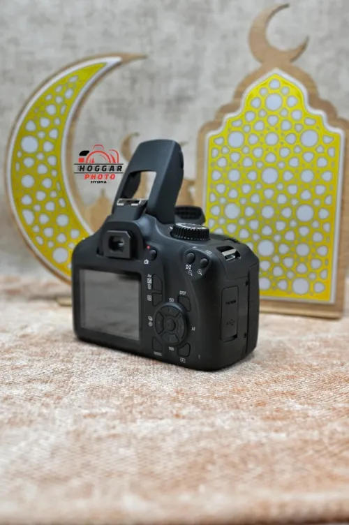 Canon EOS 4000D + EF-S 18-55mm III Kit