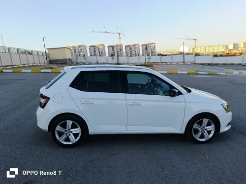 Skoda Fabia 2017 Style (avec toit panoramique)