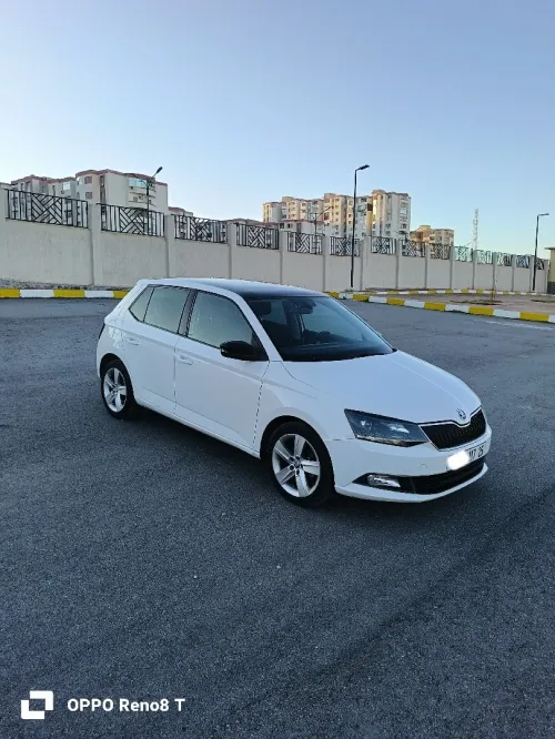 Skoda Fabia 2017 Style (avec toit panoramique)