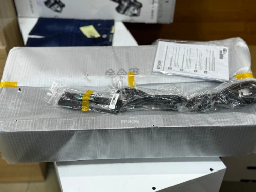 EPSON EH-LS800B 