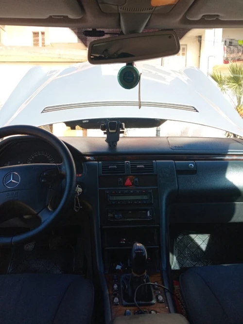 Mercedes Classe E 1999 4 phare