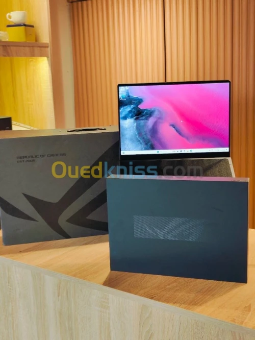 ASUS ROG Zephyrus G14 14" 3K OLED 120Hz Ryzen 9 8945HS, RTX 4070, 32 GB RAM, 1 TB SSD