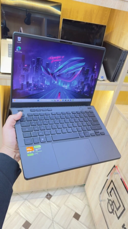 ASUS - ROG Zephyrus 14" 165Hz Gaming QHD AMD Ryzen 9 7940HS 32GB Ram NVIDIA GeForce RTX 4080 1TB SSD