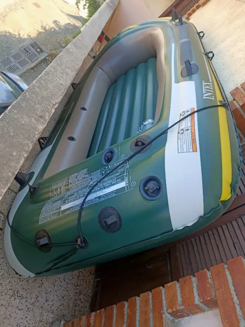 Bateau gonflable pour 4 personnes