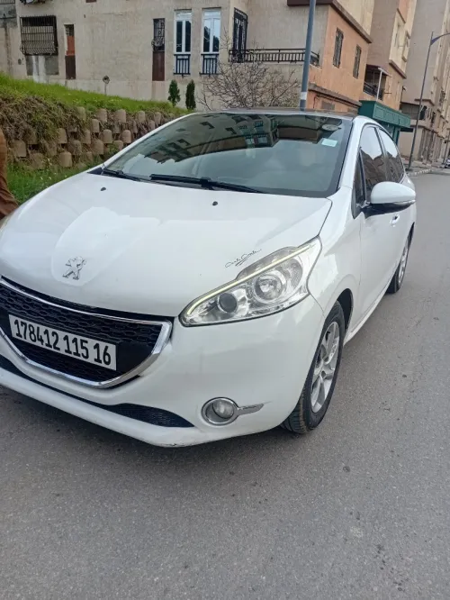 Peugeot 208 2015 Allure Facelift