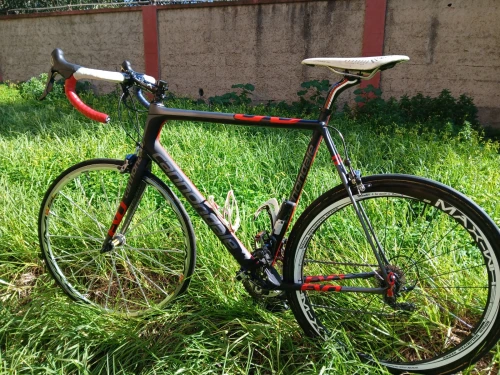 Vélo course professionnel cannondale sypersix evo. carbone .Vélo américain