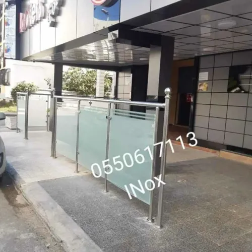  Rampe d'escalier en inox et garde corpe en verre trempé et cabine de douche en verre trempé 