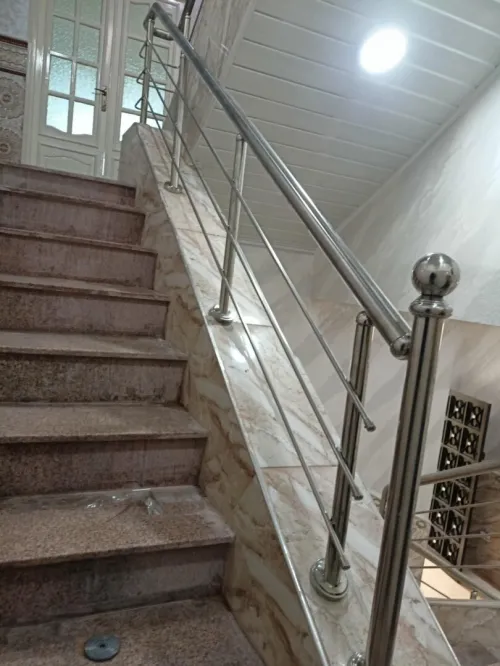 Rampe d'escalier en inox et garde corpe en verre trempé 