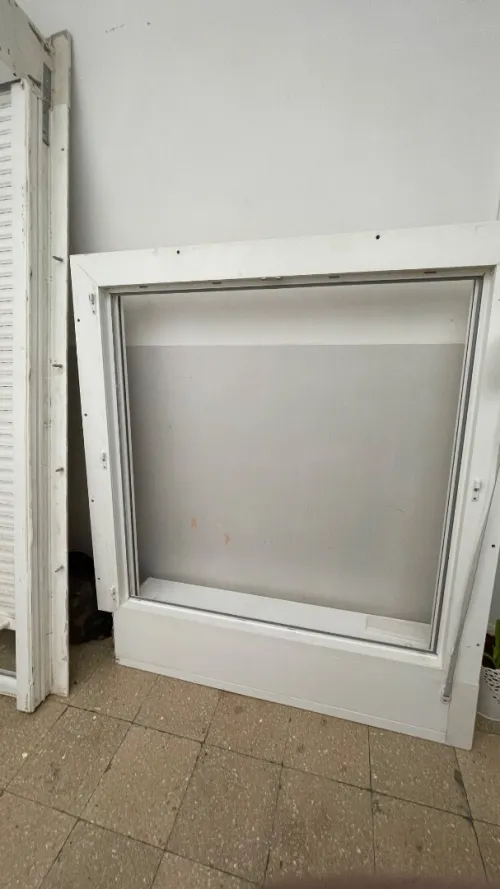 FENÊTRE À DOUBLE PORTE PVC OXXO