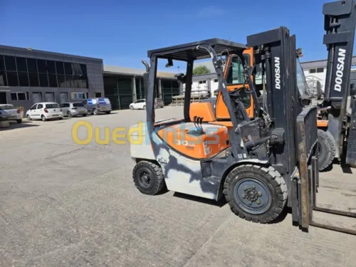 صيانة وإصلاح الرافعات الشوكية  réparation chariots élévateurs clark - klark- forklift