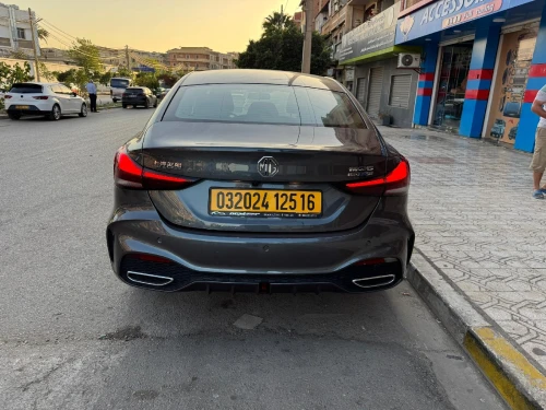 MG MG5 2025 Luxury – Toit ouvrant, boîte auto.