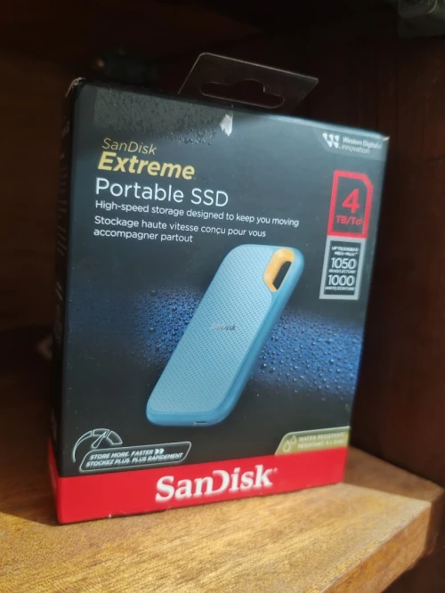 ** Vendu** DISQUE SSD EXTERNE SANDISK EXTREME 4TB 1050 MO/S