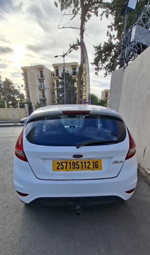 Ford Fiesta 2012 🇩🇪 Faible kilomètrage