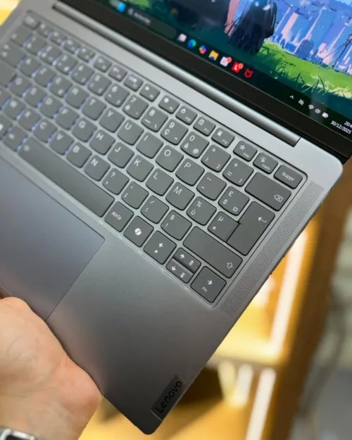 Lenovo Yoga Slim 7i  Intel Core Ultra 7 155H  OLED  État Neuf