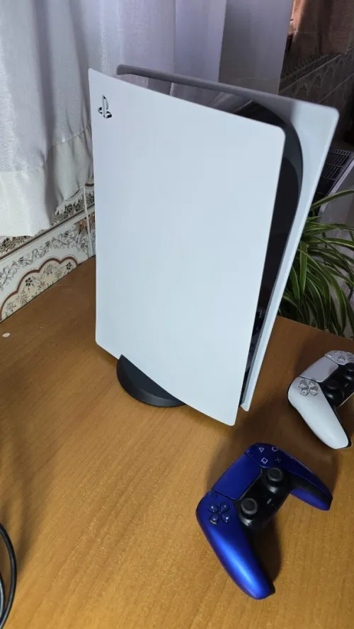 Sony PS5 USA avec 2 controllers