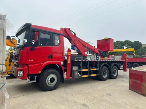 SHACMAN HOWO ET ISUZU Camion 2025