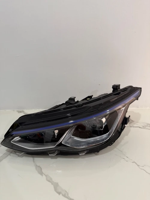 Phare Golf 8 IQ LIGHT 