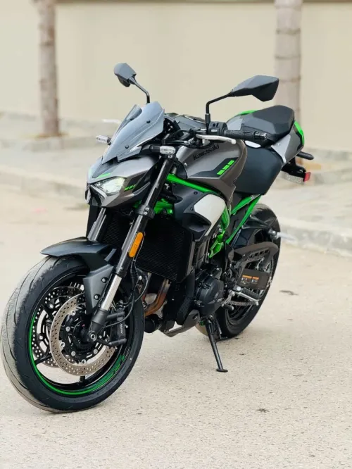 Kawazaki Z900 2025