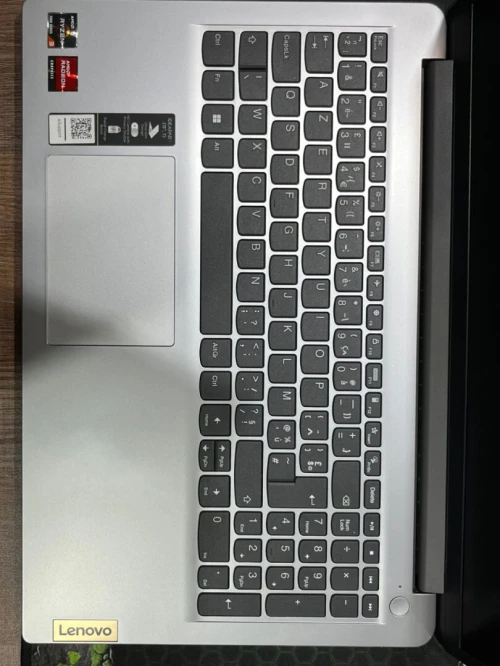 Lenovo IdeaPad 1 15AMN7 Ryzen 3 7320U Neuf sous emballage