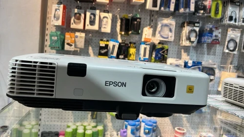 Datashow Epson EB-1930 , 517 heures d'utilisation