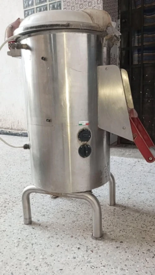 Eplucheuse pomme de terre (الة تقشير البطاطا)