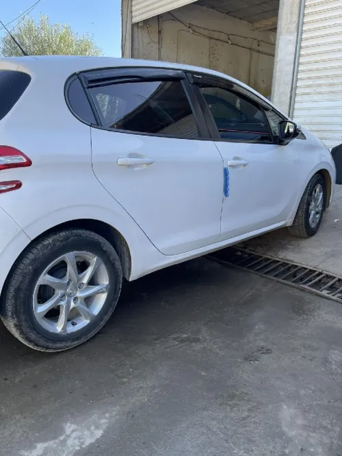 Peugeot 208 2015 Access