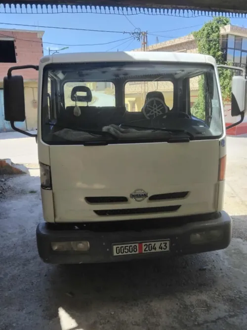 Nissan Atleon 120 2004