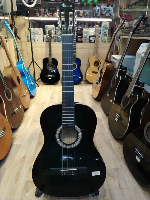 GUITARE CLASSIQUE SEMTONI