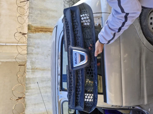 Calendre dacia sandero et logan