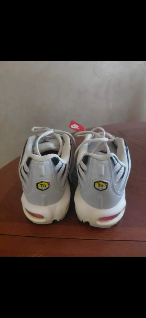 Nike tn gris 44