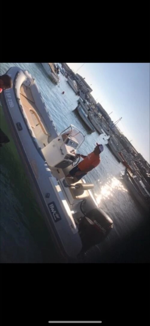 Semi rigide 5,5 metre bateau bwa 115 cv moteur Suzuki très bon état  Numéro de téléphone :